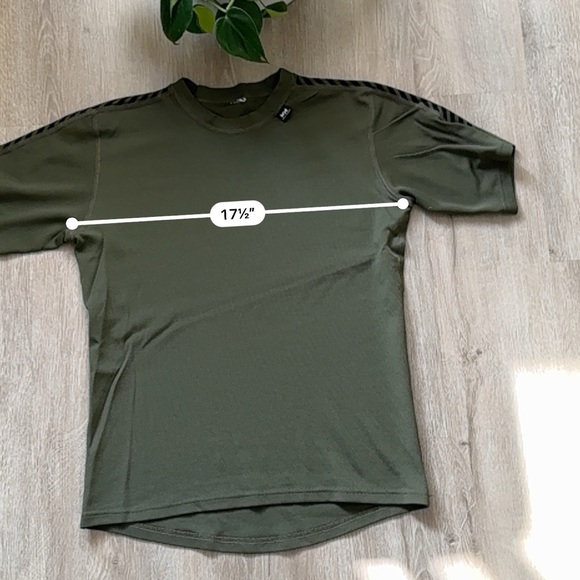 Green Helly Hansen Shirt textured performance short sleeve Top - Picture 2 of 6